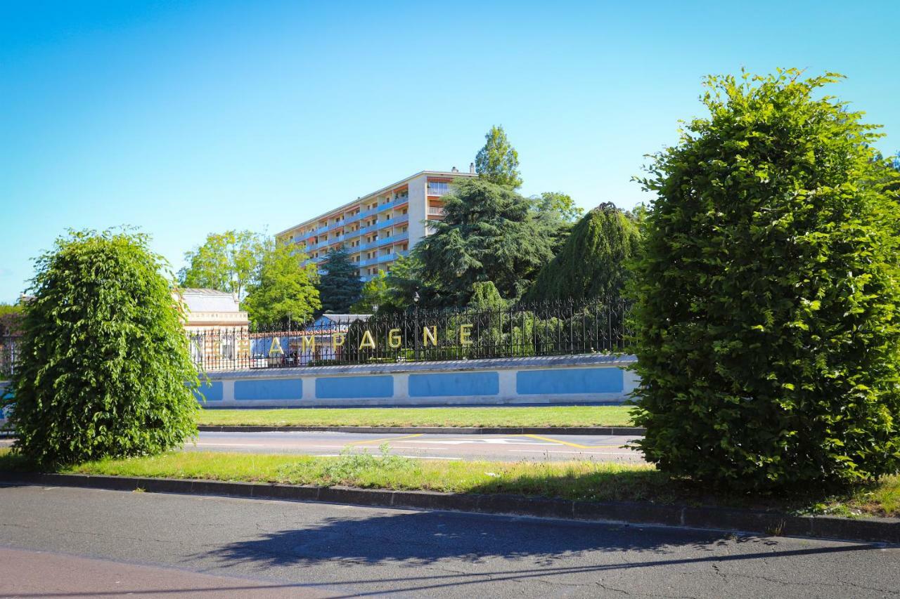 The Sparkling Castle Reims Bagian luar foto